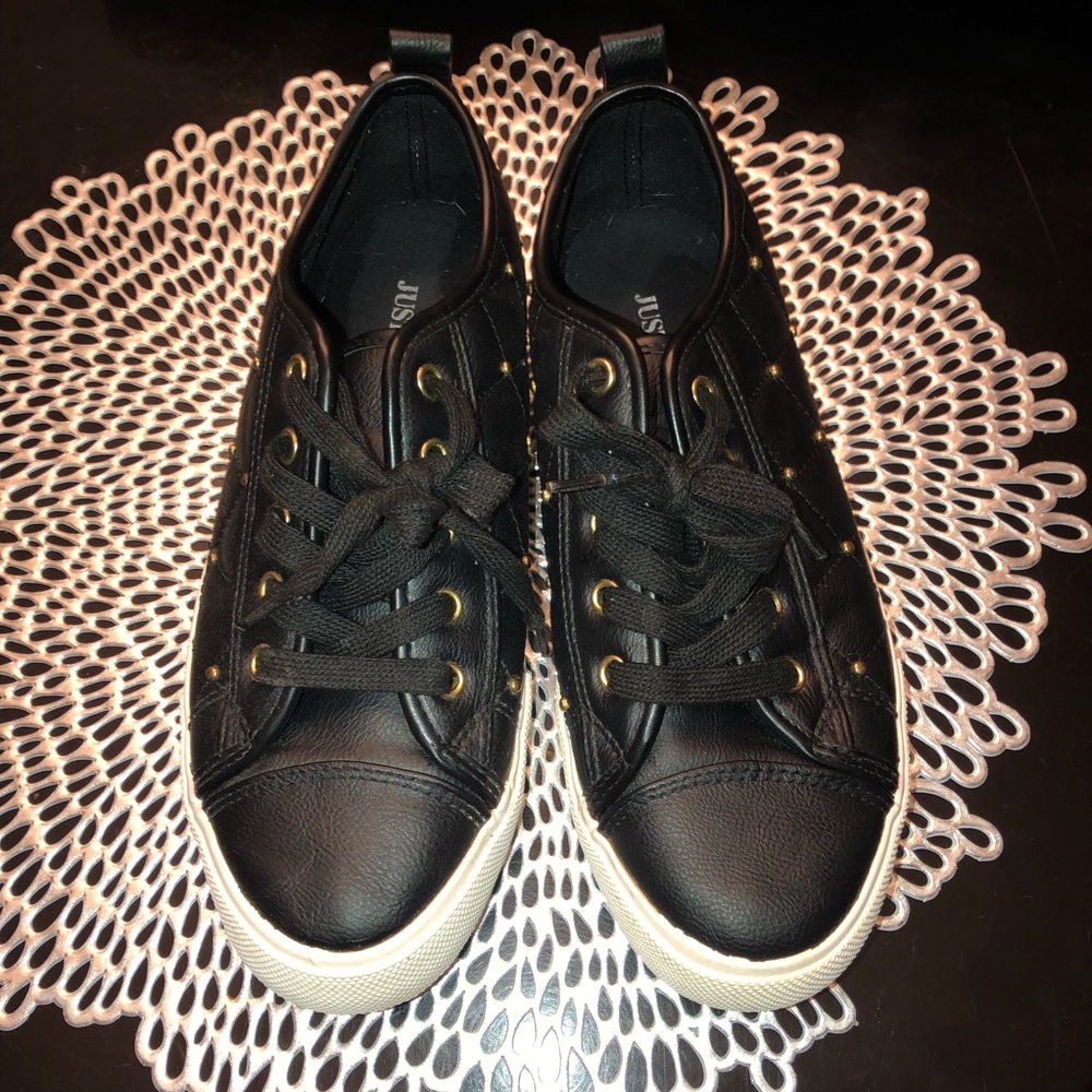 JustFab Moxie’s